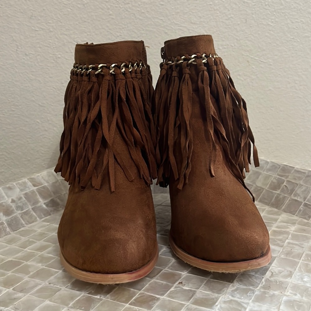 Pierre Dumas brown fringe boot. Size 9. 3in heel.